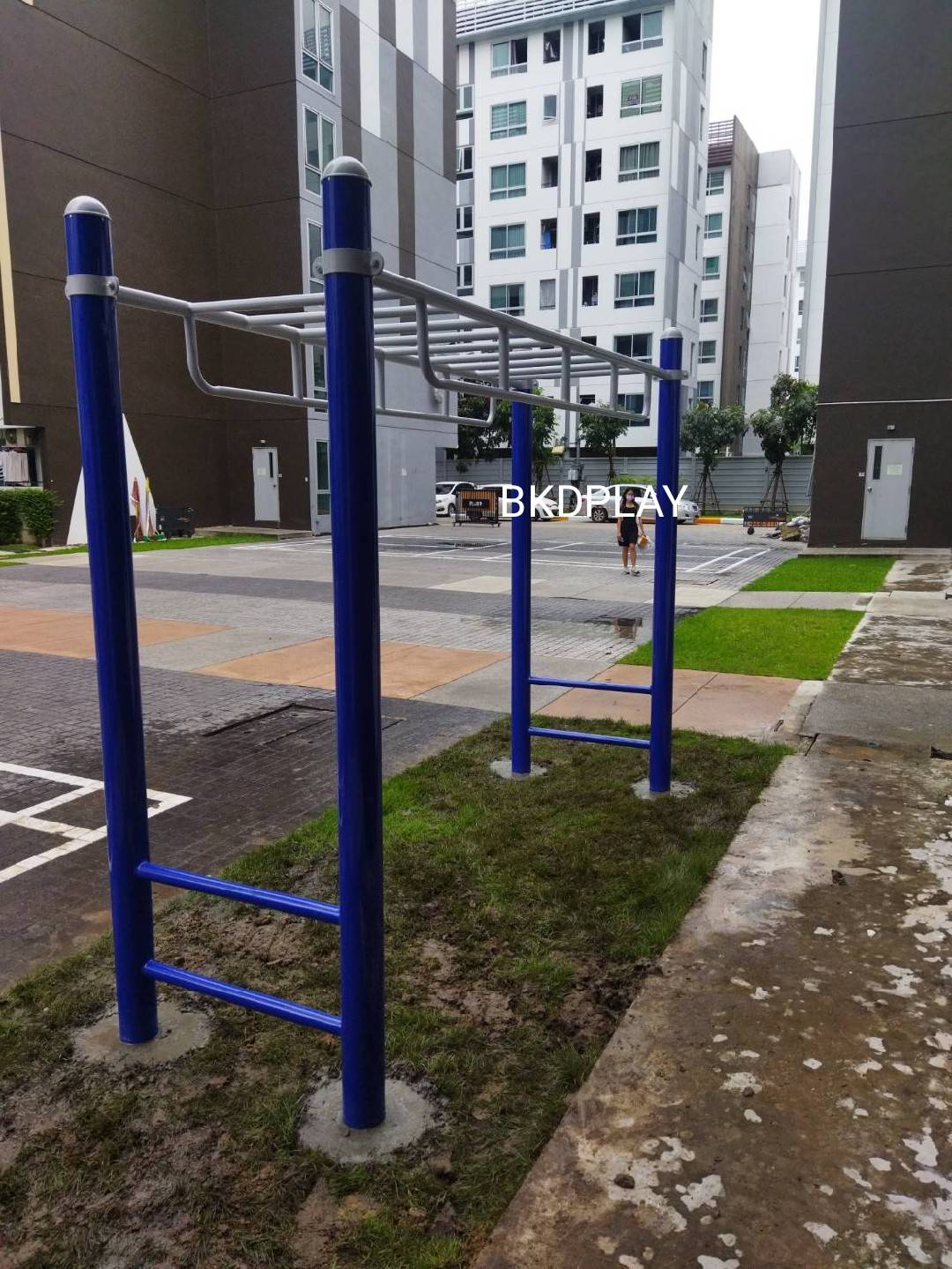 เครื่องออกกำลังกายกลางแจ้ง ชุดอุปกรณ์ บริหารแขน หน้าอก หัวไหล่ สำหรับผู้ใหญ่ แบบบาร์โหนเด็กโตเล่นได้ เหนือศรีษะลานกีฬา อเนกประสงค์ สนามกีฬา เพิ่มความสูง,