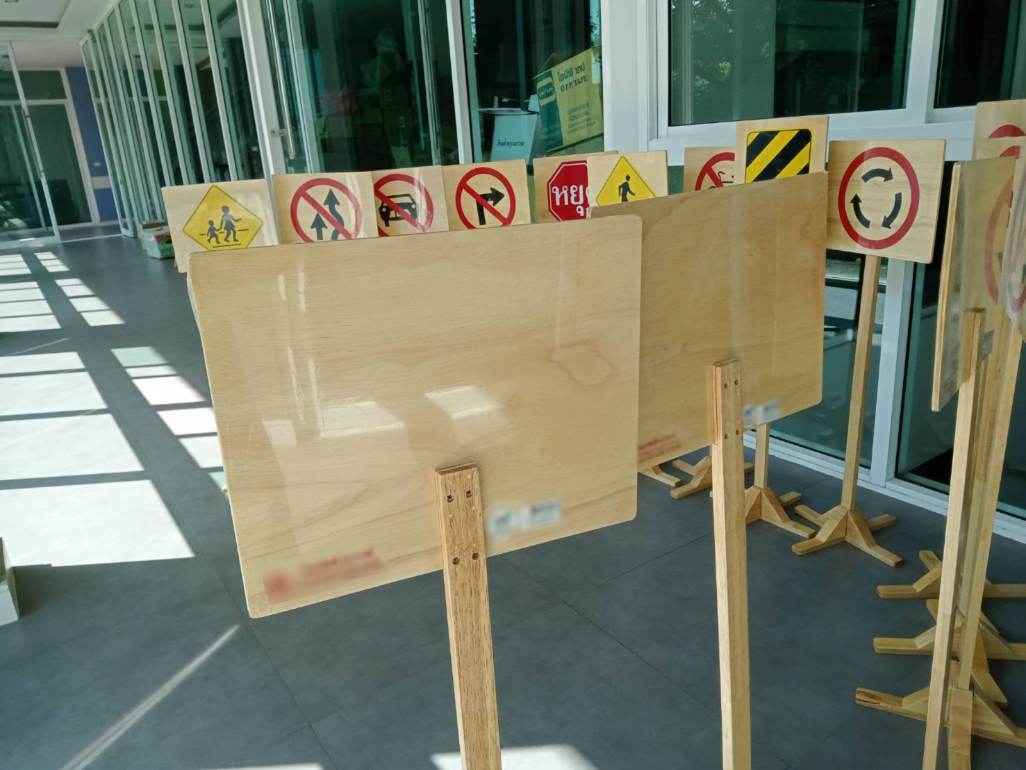 ชุดป้ายจราจรไม้ ตั้งสนาม ป้ายจราจรสนาม ป้ายไม้ (15 ชิ้น) พร้อมส่ง