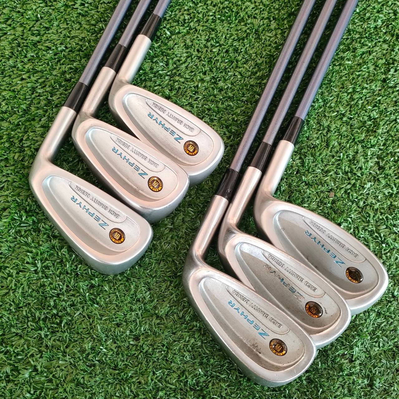 **ไม้กอล์ฟสำหรับผู้หญิง** ชุดเหล็ก MIZUNO ZEPHYR มีเหล็ก 5 - 9 เเละ PW SW ** ขาดเหล็ก 7 ** ก้าน TF-2560 FLEX L เป็นรุ่นพรีเมี่ยมสุดในซีรี่!! ไม้กอล์ฟมือสอง ของแท้ BY NakaraLuxurious