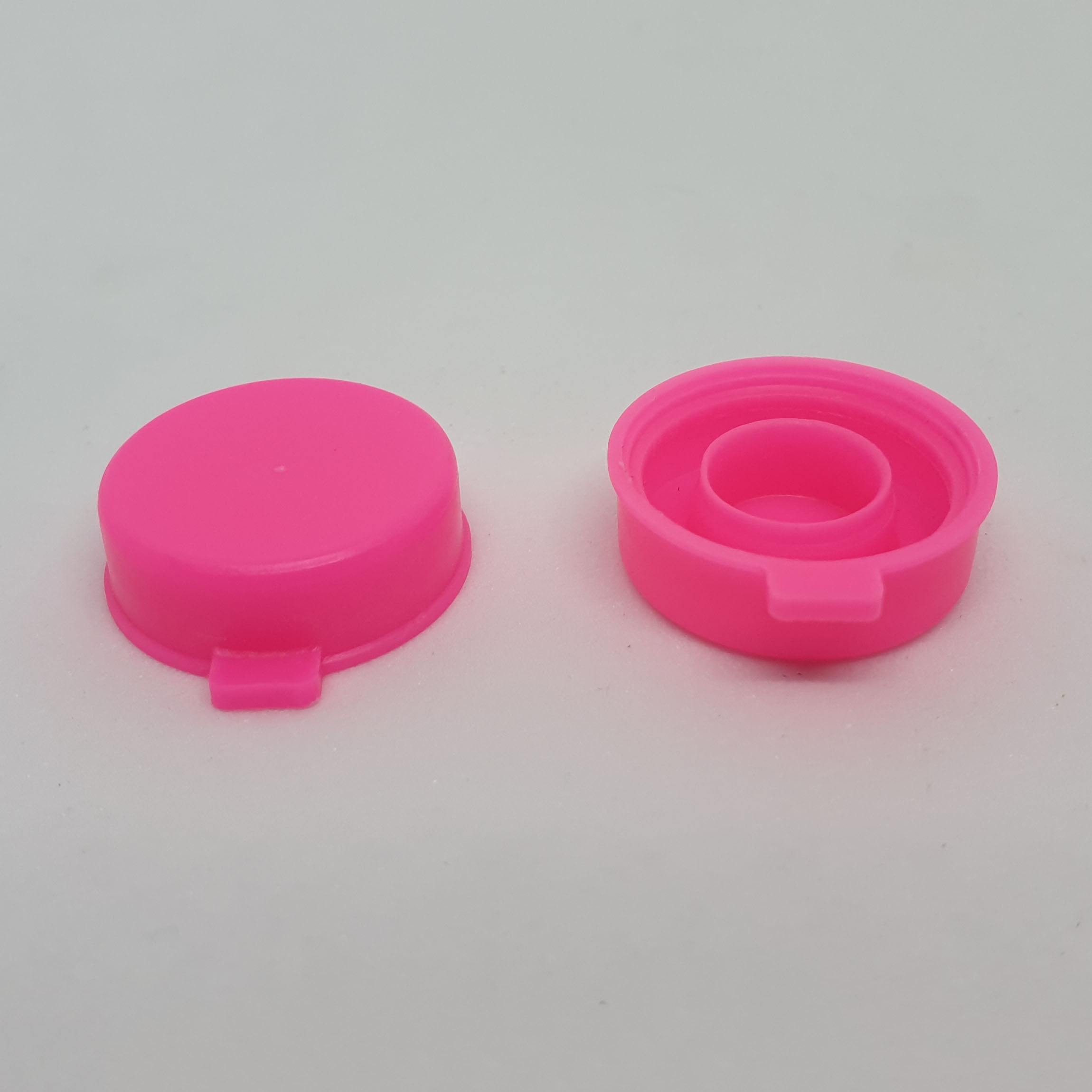 ฝาหมวก หลายสี 500 ชิ้น (0.7 บาท)