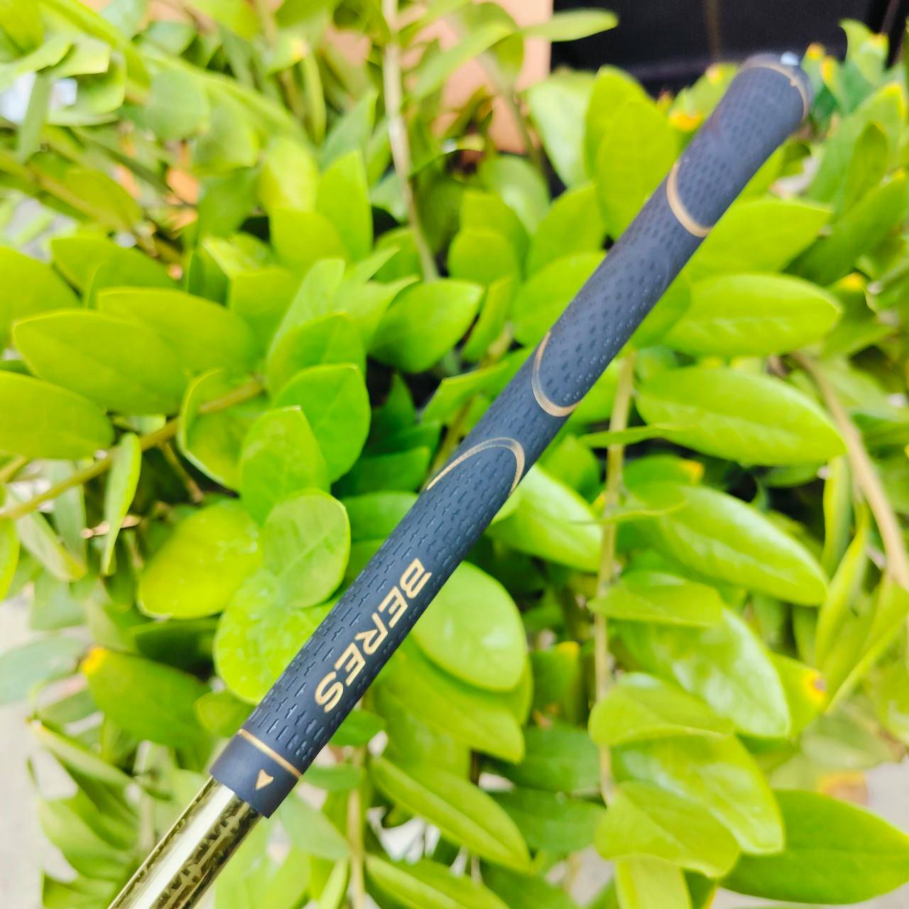 *** ไม้กอล์ฟมือซ้าย *** Driver HONMA S-03 องศา 10.5 ก้าน ARMRQ 8 ระดับ 2 ดาว ** FLEX R ก้านถักพรีเมี่ยมเบา 49 กรัม หัวขนาดใหญ่ สวีตสปอตกว้าง ตีง่าย ตีไกล และ ตีตรงมาก ไม้กอล์ฟพรีเมี่ยมมือสอง ของแท้ By NakaraLuxurious