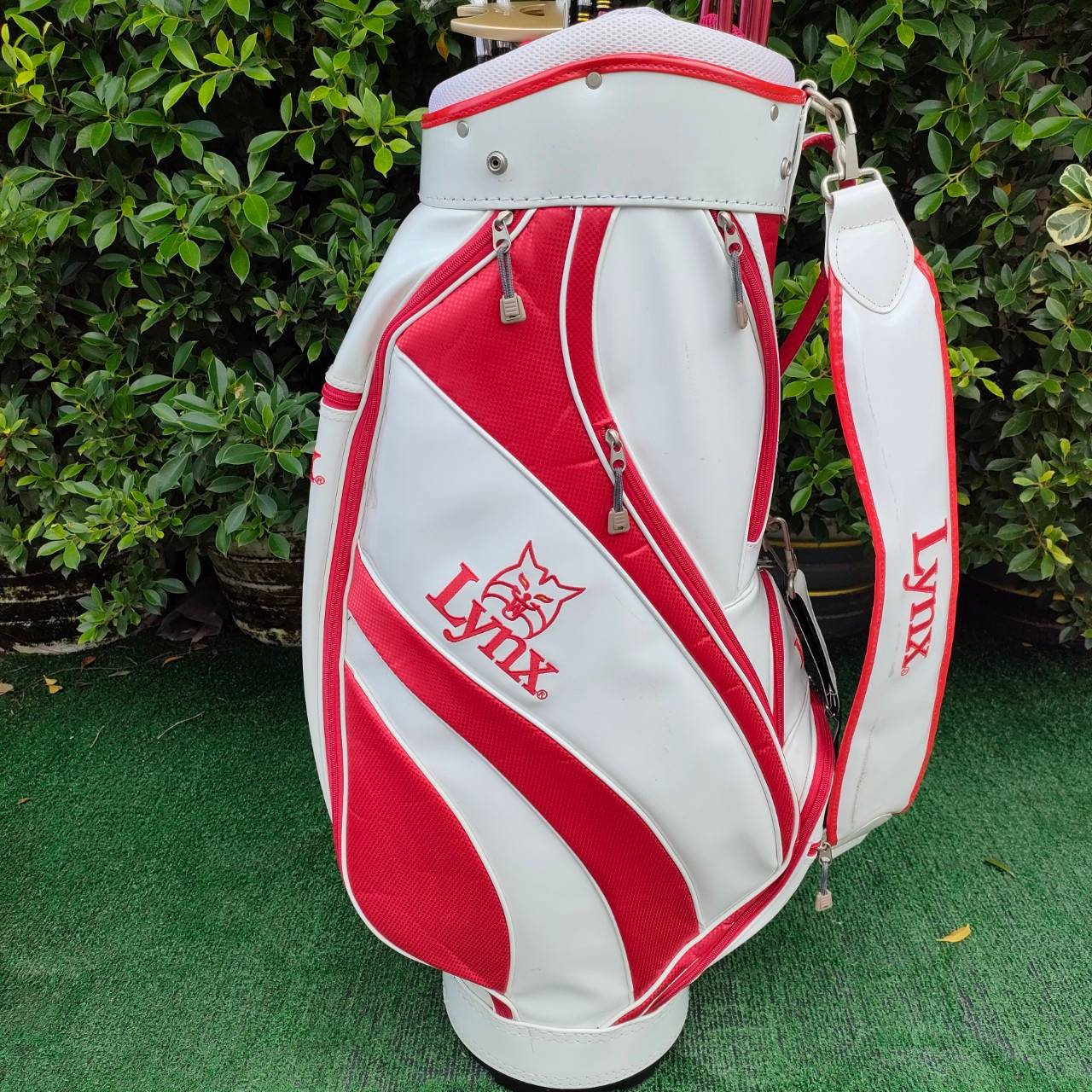 FULLSET LYNX TiGress Gold ของใหม่!! มี Driver และ FW 3 - 5, HYBRID, ชุดเหล็ก CAVITY แบบตีง่ายมาก ก้านกราไฟต์สุดนุ่ม สุดพรีเมี่ยม!! ถุงกอล์ฟ LYNX สวยเดิมทั้งหมด!! ไม้กอล์ฟมือสอง ของแท้ BY NakaraLuxurious