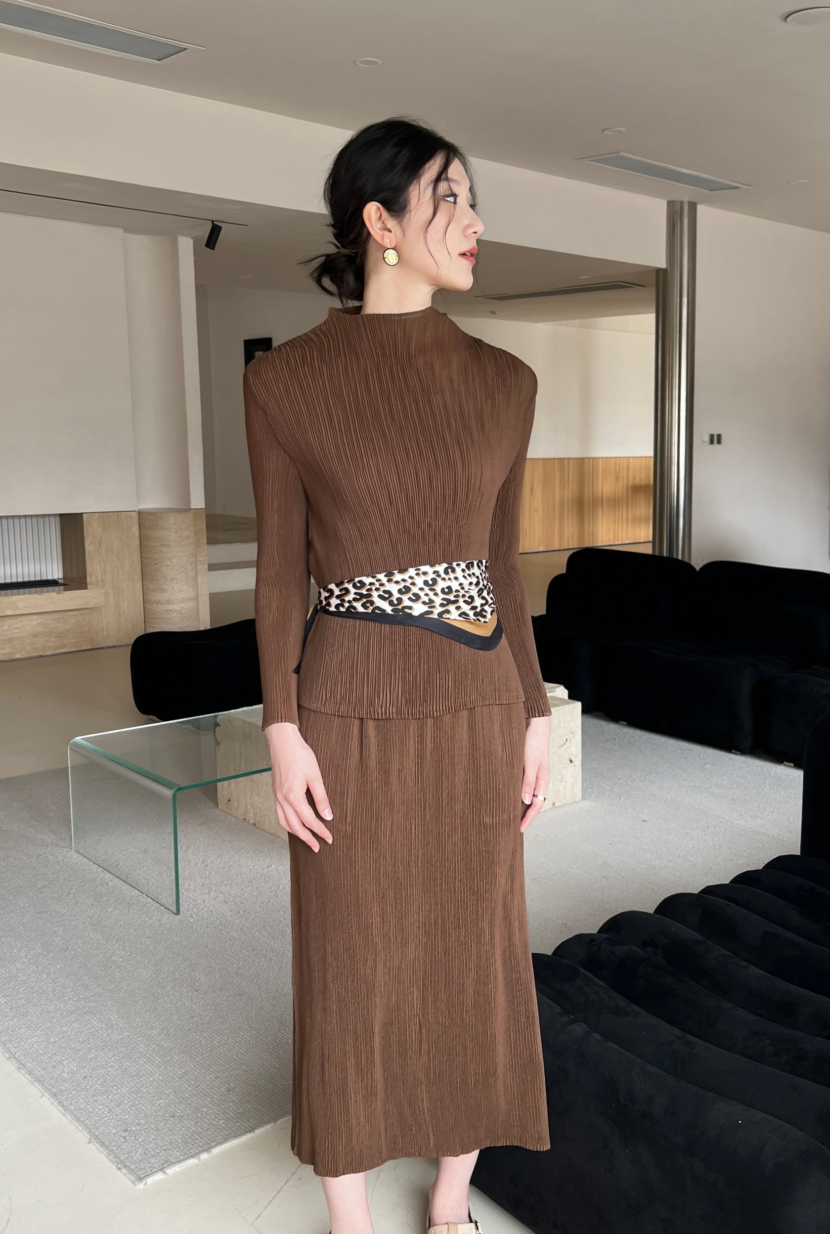 ปรับราคาลง20%!! 2MUAY รุ่น GJO11032/ GJO11044 เซ็ตพลีทผ้าแมตต์ HIGHNECK LONGSLEEVE TOP WITH PENCIL SKIRT PLEATED SET 10 สี FREE SIZE