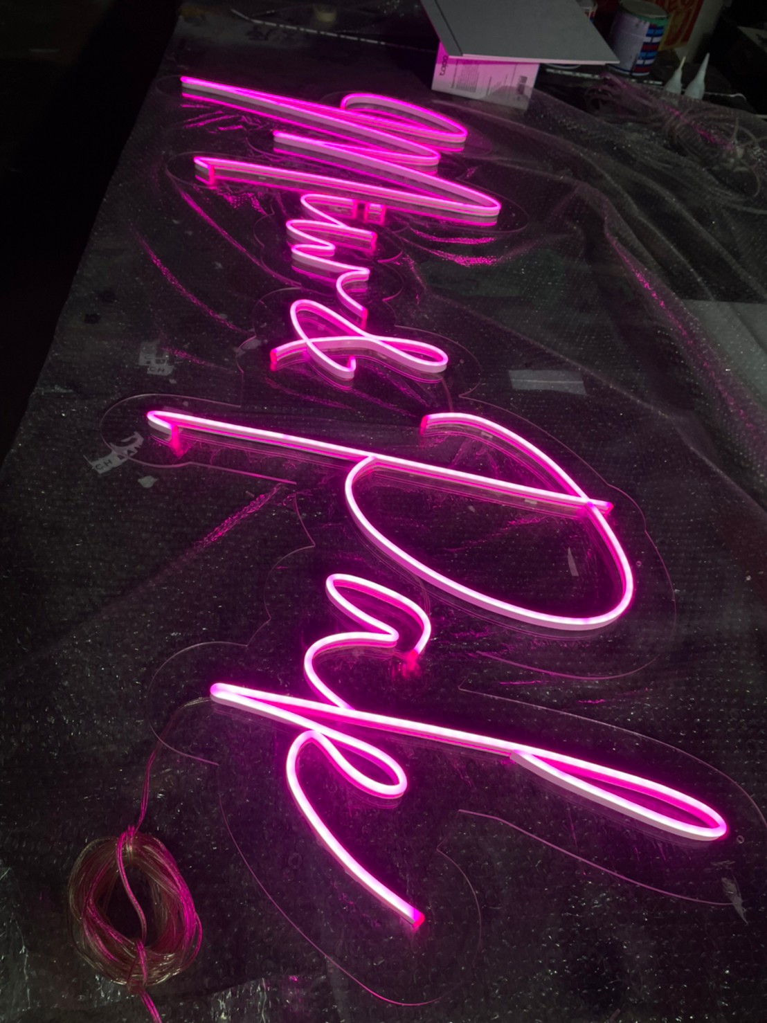 ไฟนีออน เฟค