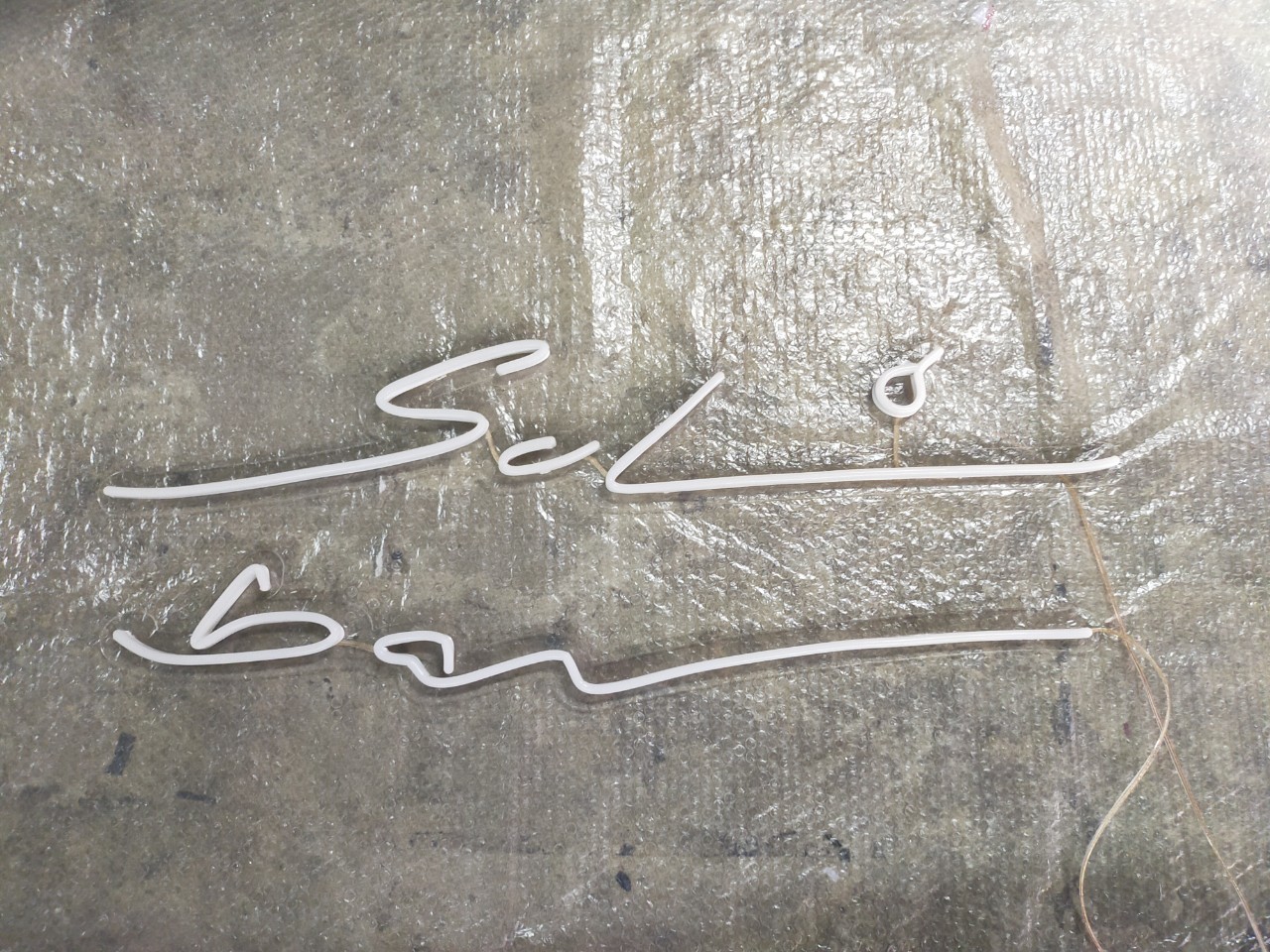 ไฟนีออน เฟค