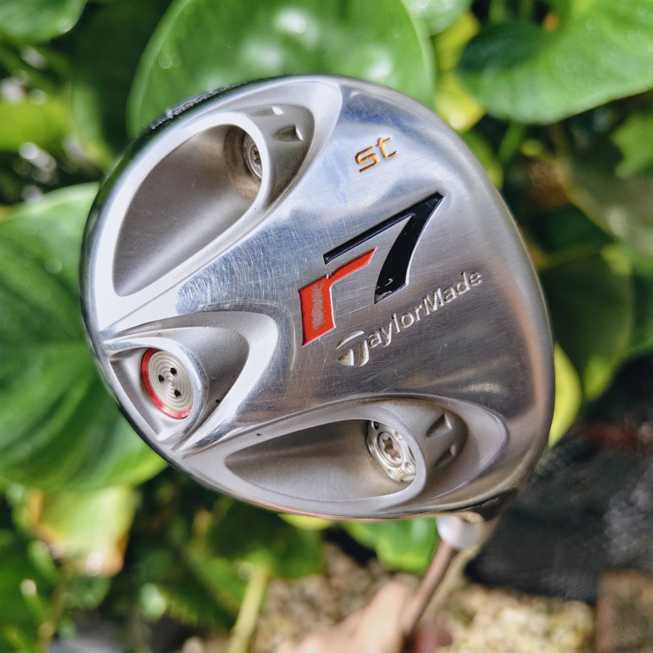 7 Wood TaylorMade r7 ST (21°) ไขปรับทิศทางลูกได้ดี ตีตรงอย่างมาก แม่นยำเป้าหมายที่สุด