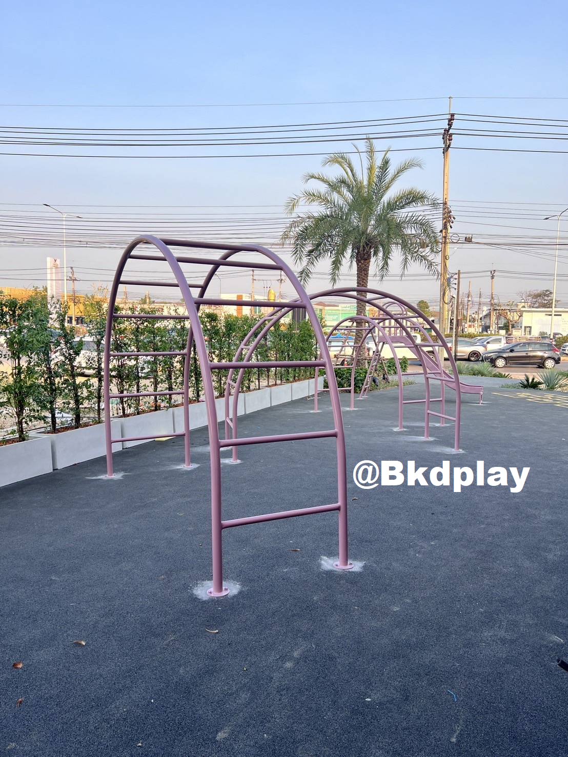 เครื่องเล่นสนามกลางแจ้งเครื่องเล่นสนามเหล็ก บาร์ปีนป่าย บาร์โหนโค้ง 3 ระดับ สำหรับเด็กอนุบาล-ประถม Outdoor Playground, ราคาโรงงาน ผลิตในไทย