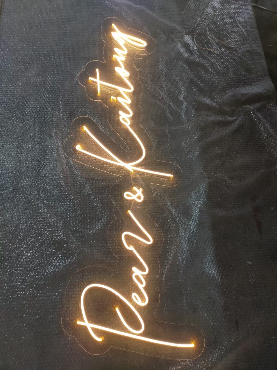 ไฟนีออน เฟค