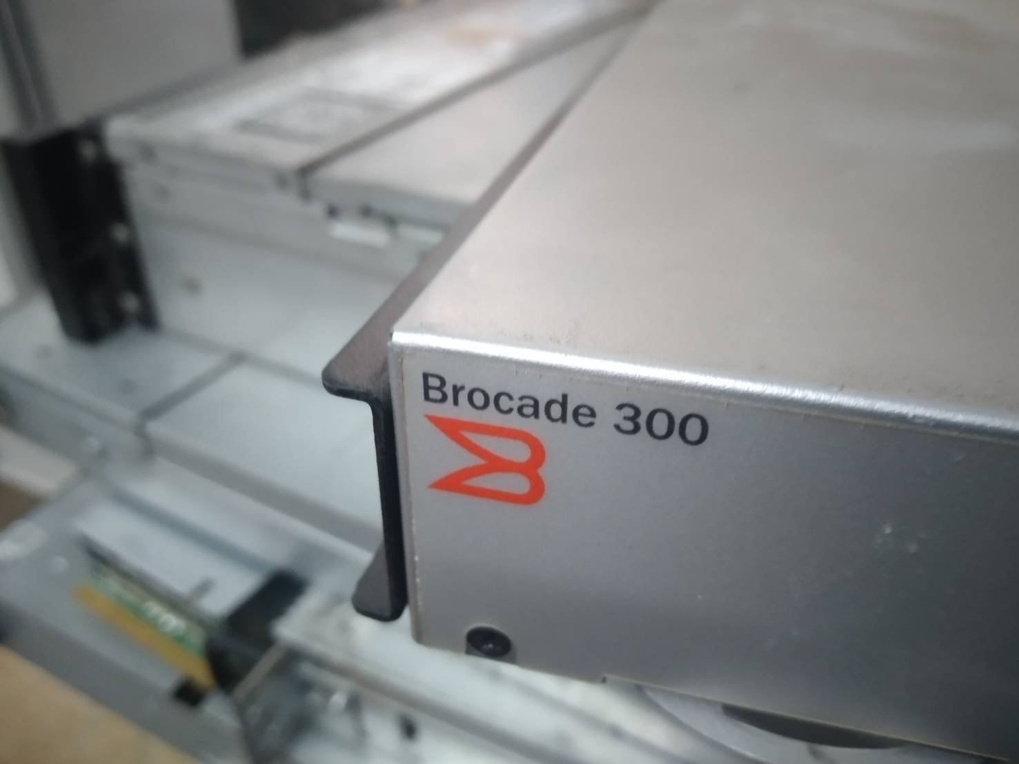 Brocade 300 DS-300B 24 Port พร้อมโมดูลเต็มทุกช่อง