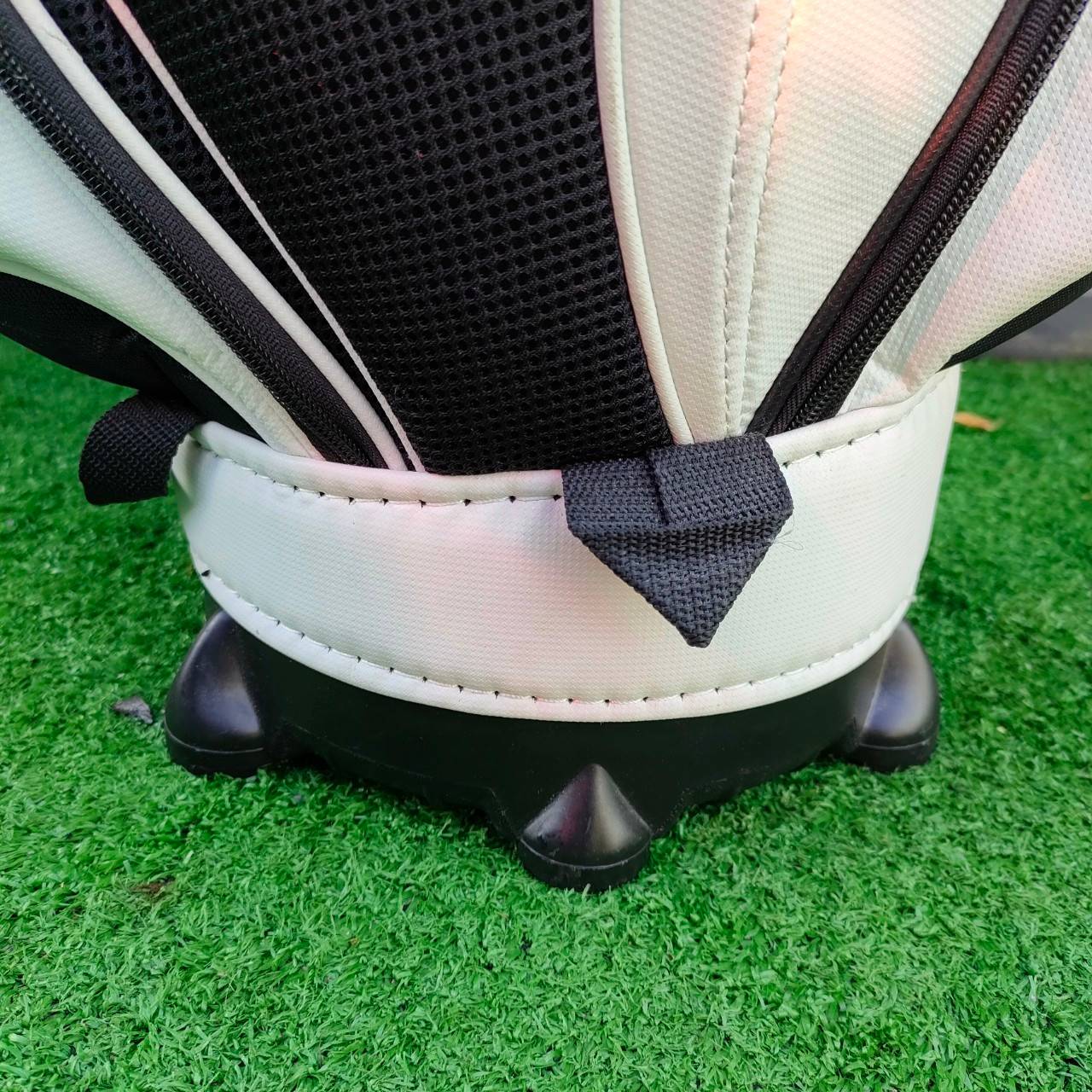 ถุงกอล์ฟ MIZUNO มือสอง ของแท้ สีสวยมาก สภาพสวย มือหนึ่งราคาแพงมากครับรุ่นนี้