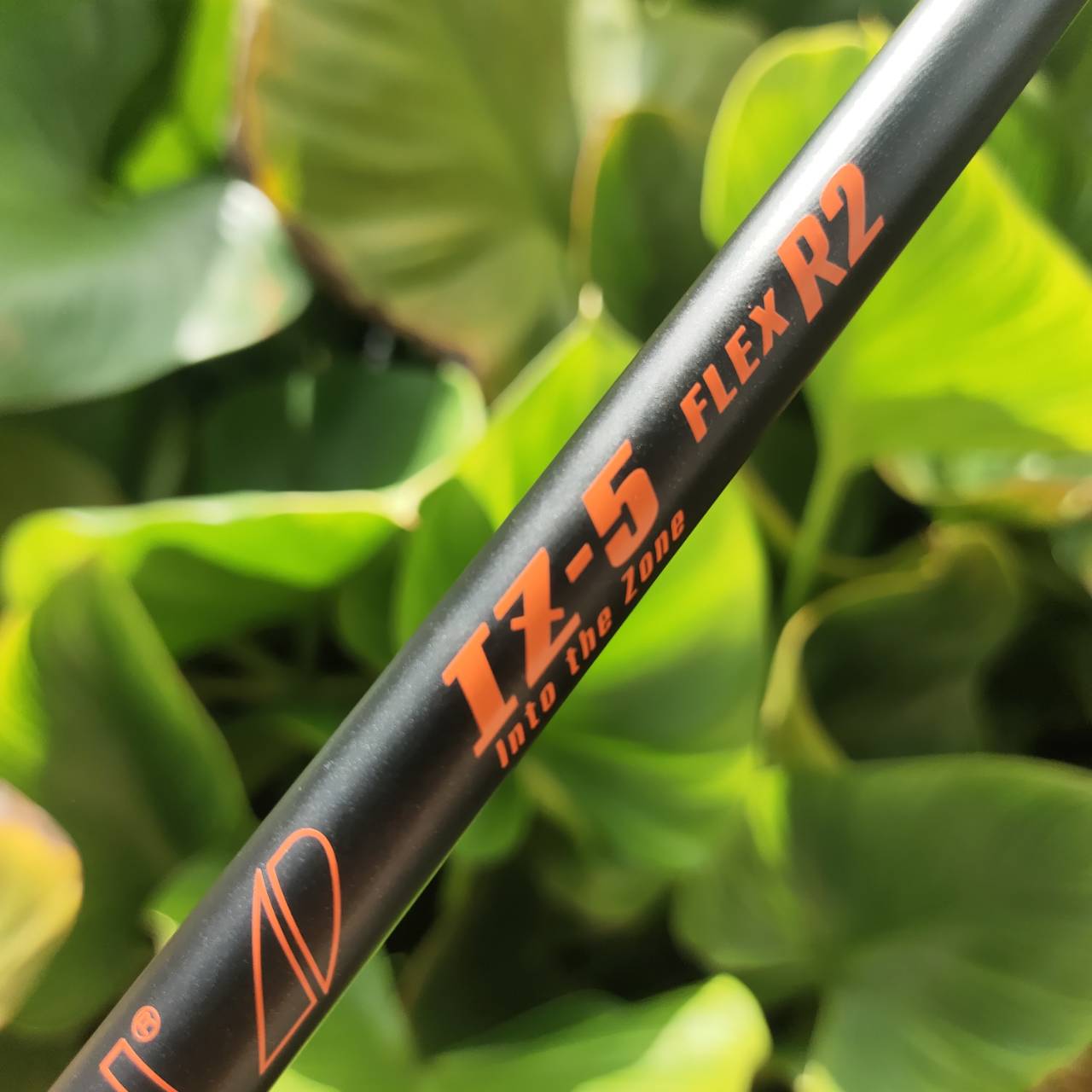 ก้านใส่หัวไม้ TOUR AD IZ-5 FLEX R2 ก้านไม้ที่นักกอล์ฟทั่วโลกไว้วางใจ