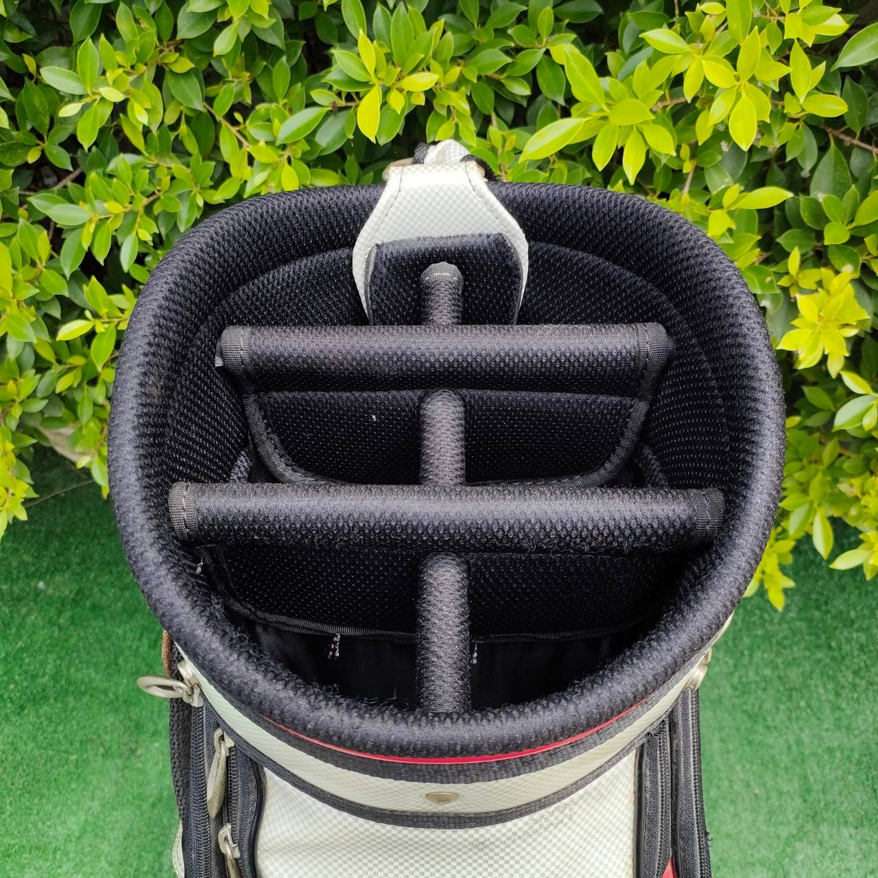 ถุงกอล์ฟ โพสต์ ทูเดย์ มือสอง เป็นถุงทัวร์ หนังสวย สภาพสมบูรณ์ พร้อมใช้งาน ใส่ของได้เยอะ ไม้กอล์ฟมือสอง ของแท้ BY NakaraLuxurious