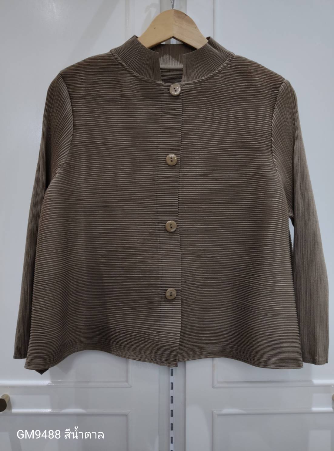 อก42 (ทรงเล็ก) 2MUAY GM9488 เสื้ออัดพลีทคอปกแมนดาริน กระดุมผ่าหน้า แขนยาว LONG SLEEVE PLEATED TOP 7 สี FREE SIZE