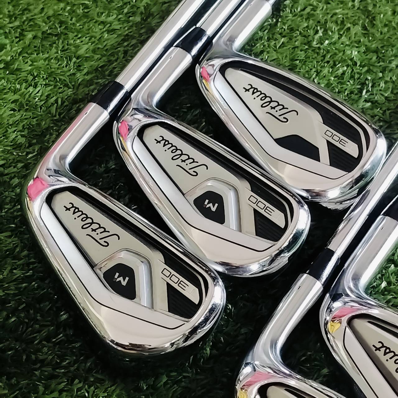 ชุดเหล็ก TITLEIST T300 (2022) ตีไกล ตีง่าย ชุดแบบ COMBO พัฒนาเกมการเล่นได้มากเป็นพิเศษ บเคลื่อนด้วยพลังจากเทคโนโลยี Max Impact ก้อนโพลีเมอร์ที่ถูกซ่อนอยู่ภายใน ไม้กอล์ฟพรีเมี่ยมมือสอง ของแท้ By NakaraLuxurious