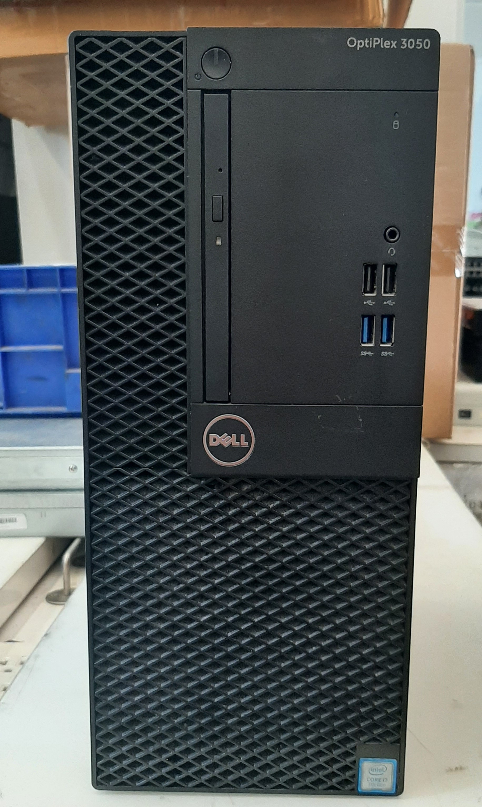 Dell optiplex 3050 MT (CPU : i5-6500 Ram : 8 GB SSD: M.2 240 GB NVME)