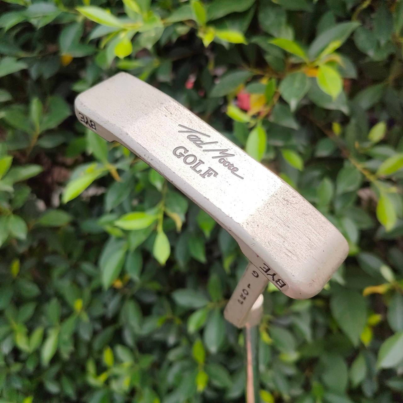**"ไม้กอล์ฟสำหรับผู้หญิง ** PUTTER TAD MOOTE BYE BYE รุ่นดัง พัตต์ดีมาก ความยาว 32 นิ้ว