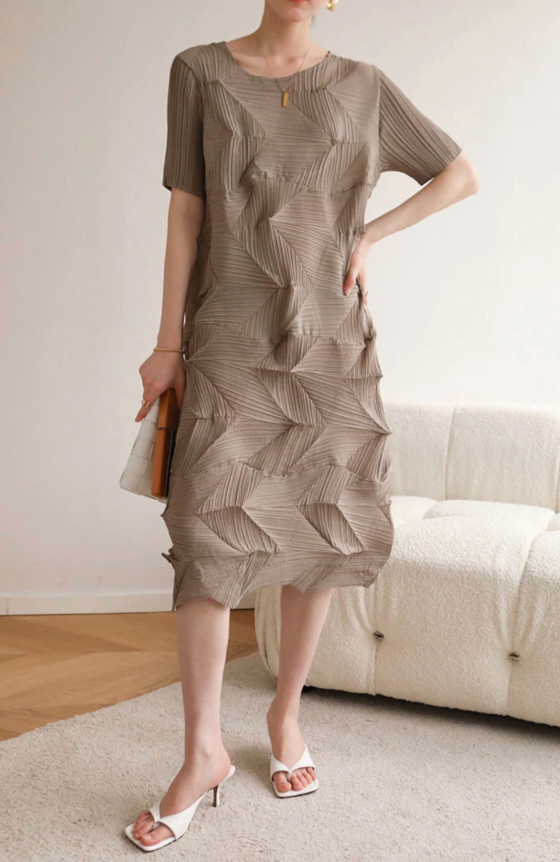 อกถึง 40นิ้ว 2MUAY GJO5633 เดรสพลีทคุณภาพ SHORT SLEEVE ZIGZAG PLEAT DRESS 4สี FREE SIZE
