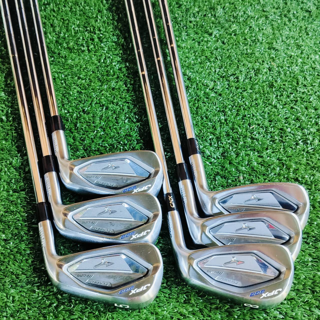 ชุดเหล็ก MIZUNO JPX900 GRAIN FLOW FORGED 1025 BORON ความรู้สึกนุ่มนวลที่แสนพิเศษไม่เหมือนใคร ไม้กอล์ฟพรีเมี่ยมมือสอง ของแท้ By NakaraLuxurious