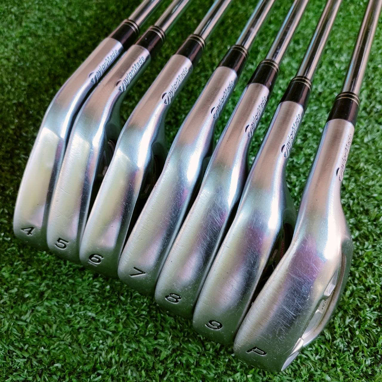 ชุดเหล็ก TaylorMade Tour Preferred สำหรับท่านที่ชอบใบขนาดไม่เทอะทะ แต่แฝงดด้วยความตีง่ายด้วยการมีร่อง CAVITY ด้านหลังใบ เป็นโพรงลึก ช่วยให้ชดเชยสูง และยังเป็นการช่วยส่งพลังไปยังลูกให้ได้ระยะ ไม้กอล์ฟพรีเมี่ยมมือสอง ของแท้ By NakaraLuxurious