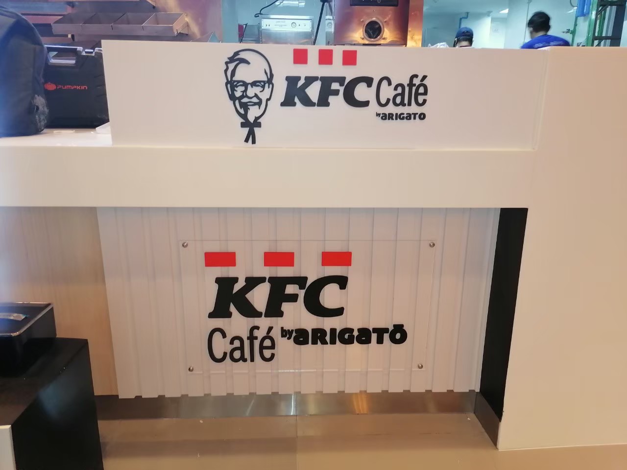 งานตกแต่งป้ายและสติ๊กเกอร์ร้านไก่ KFC