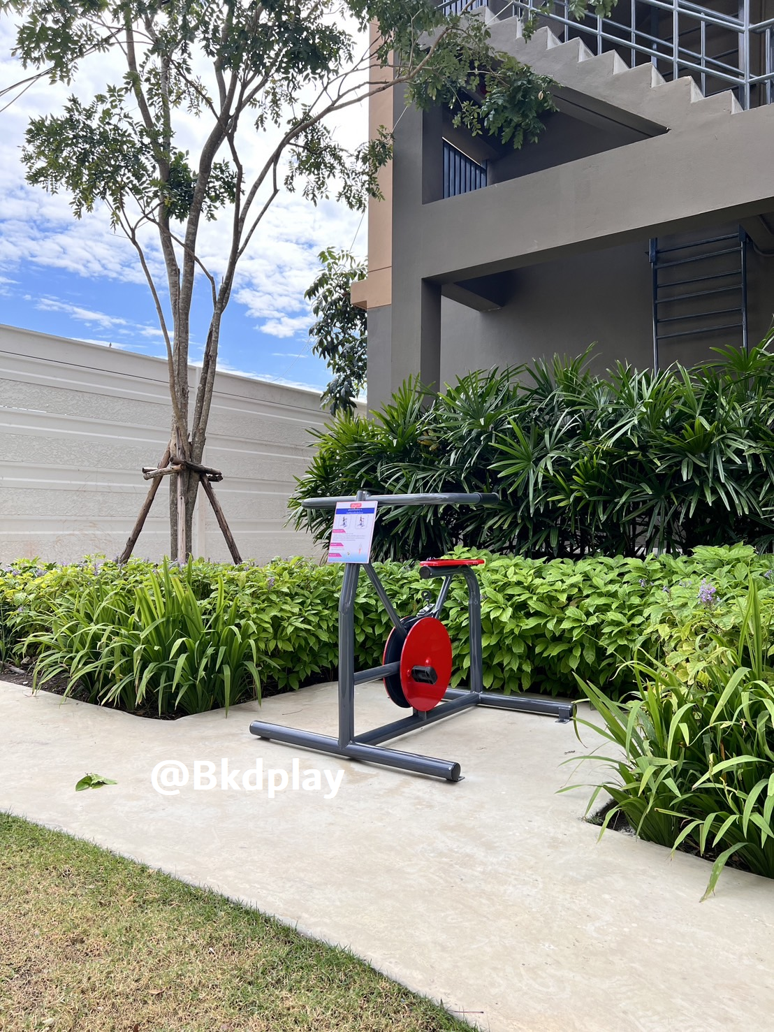 เครื่องออกกำลังกายกลางแจ้ง อุปกรณ์อุปกรณ์เอนปั่นจักรยาน ลานกีฬาอเนกประสงค์ สนามกีฬา สั่งผลิตตามสีที่ต้องการได้