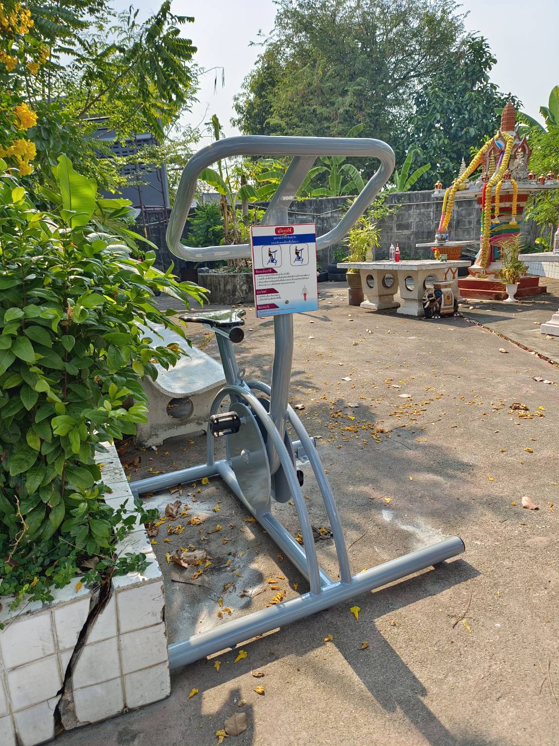 เครื่องออกกำลังกายกลางแจ้งผู้ใหญ่,อุปกรณ์นั่งปั่นจักรยานคู่ผสม ,ลานกีฬาอเนกประสงค์ ,สวนสาธารณะ ,เทศบาล ,หมู่บ้าน ,ผลิตในไทย ,สั่งทำตามสีที่ต้องการได้ ขนาด 100x150x130 ซม.