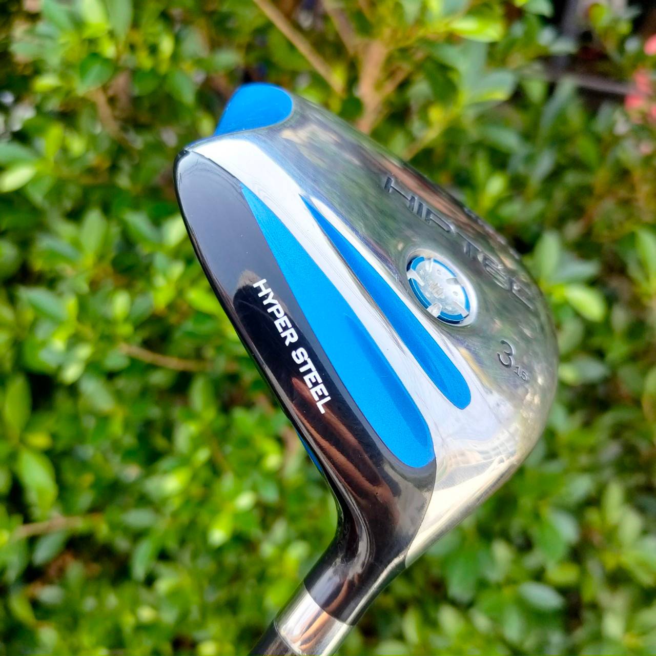 FW3 HIPPO HIPTEC องศา 15 ก้าน MITSUBISHI RAYON FLEX R สภาพสวยมากใหม่เลยครับ หัวดีไซน์พิเศษ ตีง่ายจริงๆ ออกเป็นสี่เหลี่ยมเพื่อให้ HIGH M.O.I. และมีเว้าด้านหลัง