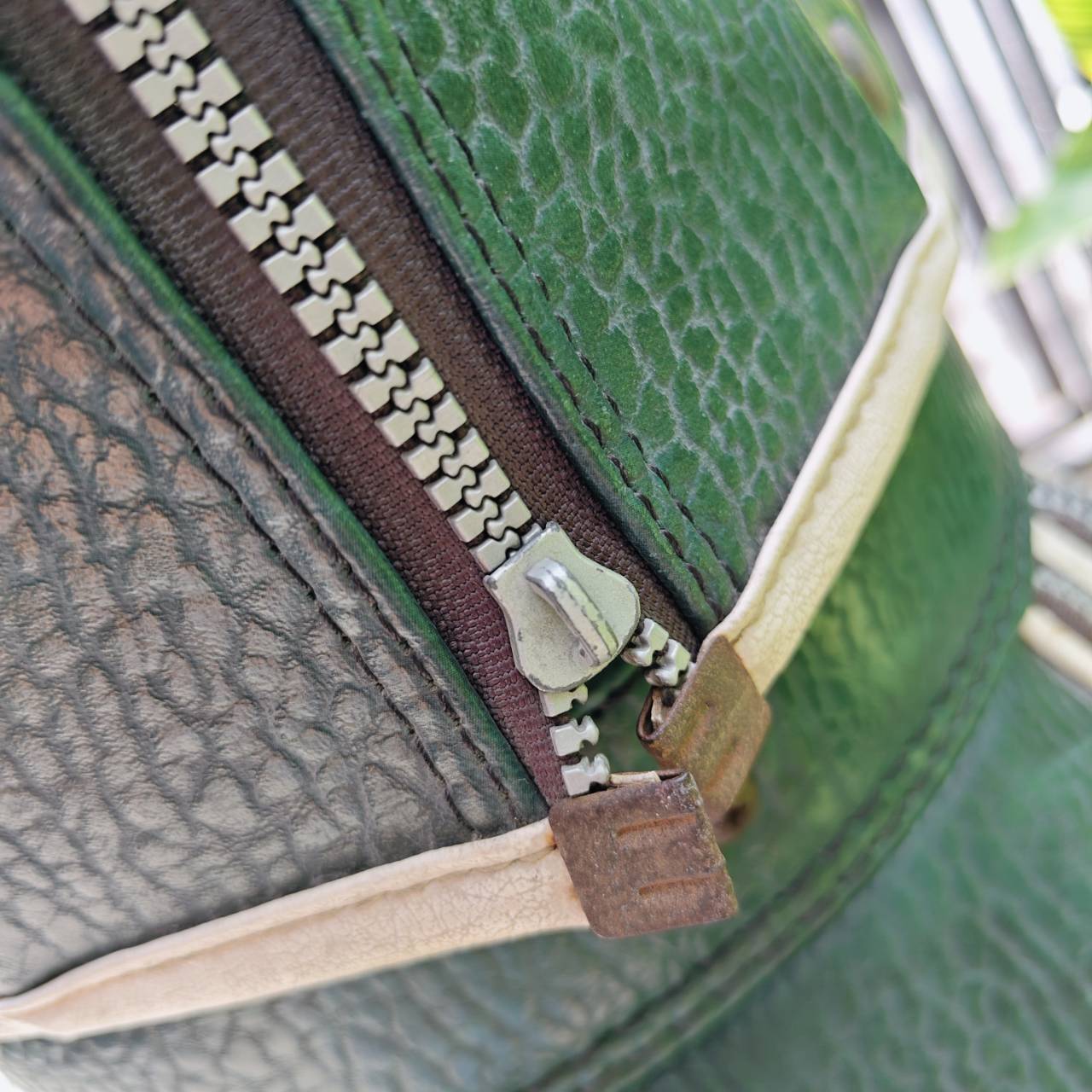 ถุงกอล์ฟมือสอง ทรง TOUR ภายในบุกำมะหยี่ ( COVER หัวซิปหลุด)