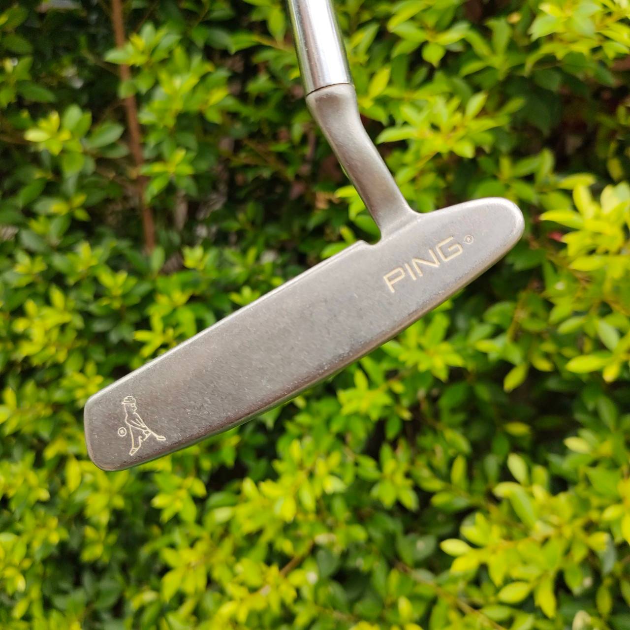 PUTTER PING ANSER 4 ความยาว 34 นิ้ว ก้าน PING สภาพสวย เดิมๆ ครับ รุ่น ANSER 4 เป็นรุ่นยอดนิยม ของ PING ออกแบบได้ลงตัว และเป็นต้นแบบของพัตเตอร์ หลายตัวในปัจจุบันนี้!!!