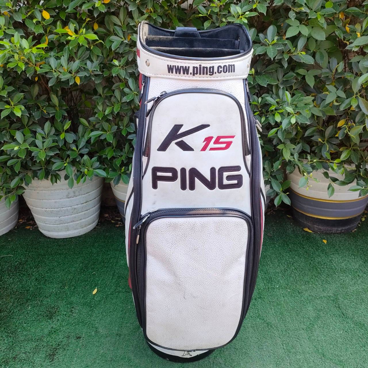 ถุงกอล์ฟ PING K15 G15 มือสอง ** มีตำหนิ มีรอยลอกที่ คอพเวอร์ มีรูปให้ชมท้ายสุดค่ะ ** นอกนั้นถุงสวยพร้อมใช้จ้า