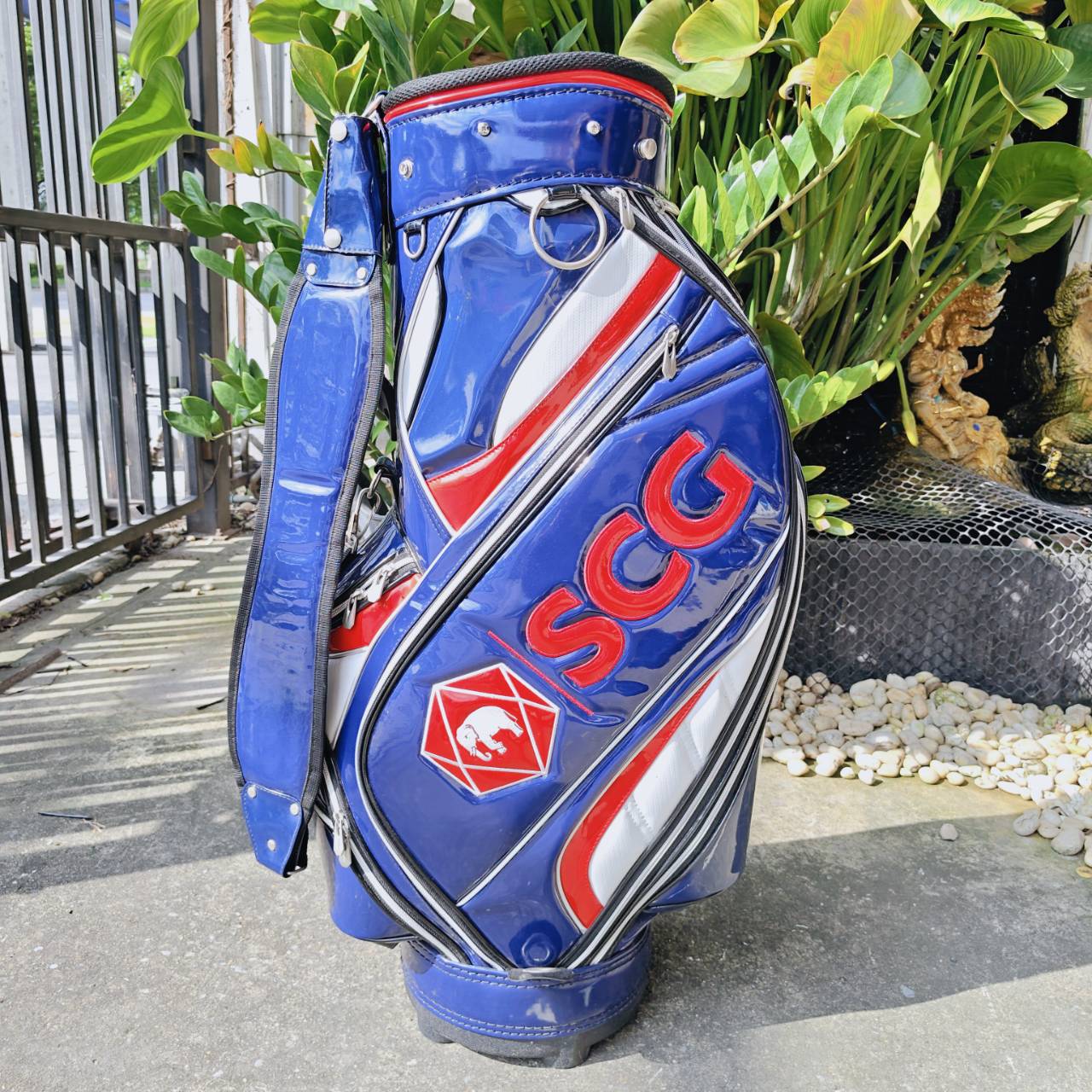 ถุงกอล์ฟ SCG มือสอง *มีตำหนิแป๊กหลุดสองจุด* วัสดุถุงดีแลเะสวยมากค่ะ เป็นถุง TOUR ใส่ได้จุกๆ