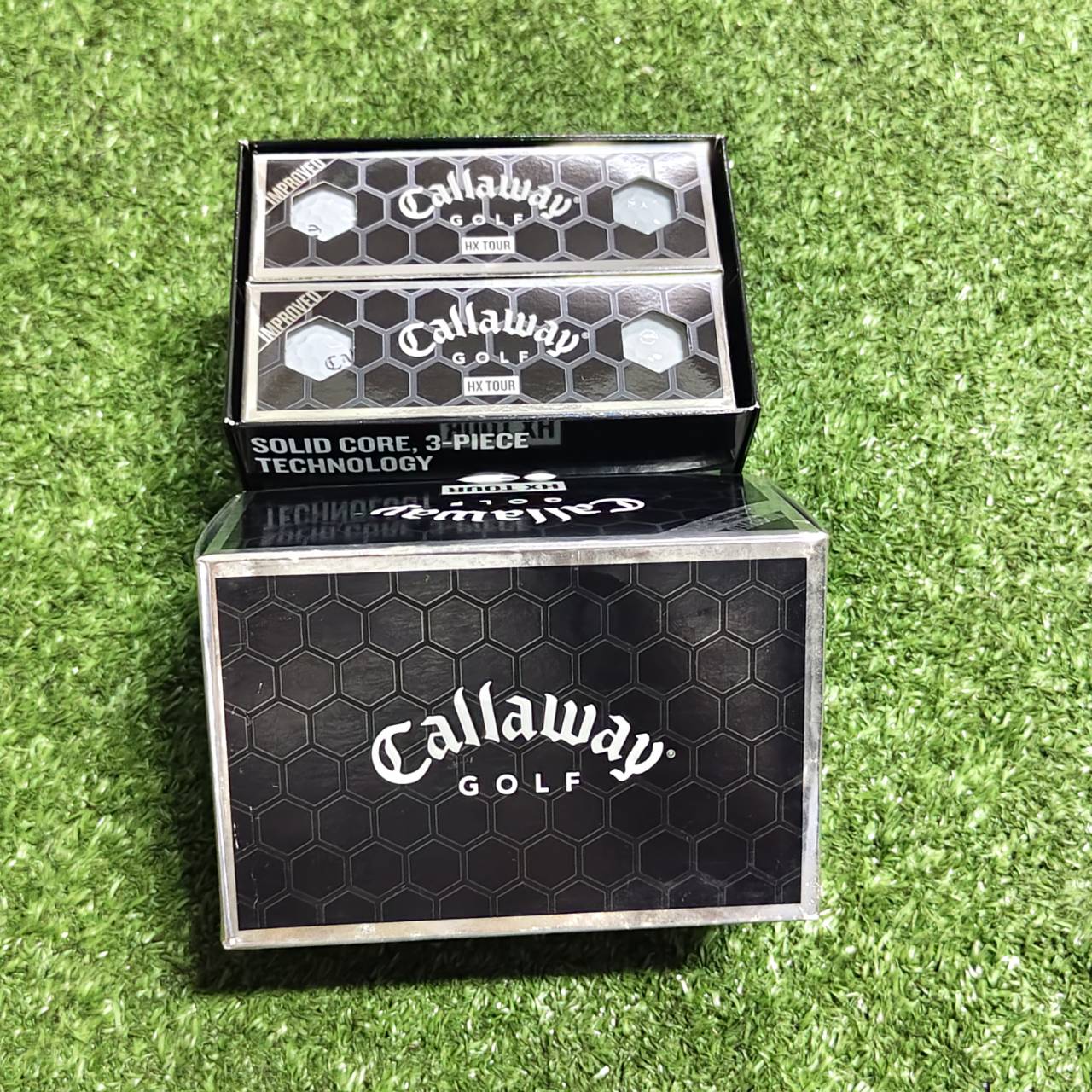ลูกกอล์ฟ Callaway HX TOUR เป็นลูกกอล์ฟทัวร์แบบ 3-Piece (สามชิ้น) ที่ใช้เทคโนโลยี Solid Core (แกนตัน)