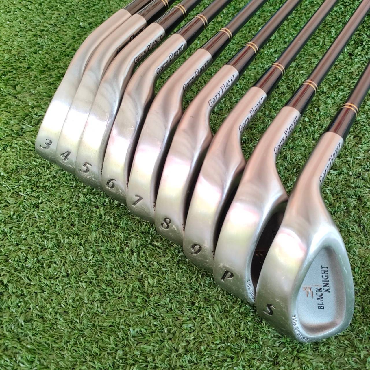 ชุดเหล็ก BLACK KNIGHT GARY PLAYER มีเหล็ก 3-9 เเละ PW SW ก้าน ALDILA FLEX MID ตีง่ายๆ และ คมมากๆ สปินเต็มที่ สภาพนางฟ้า เหมือนของใหม่!! ไม้กอล์ฟมือสอง ของแท้ BY NakaraLuxurious