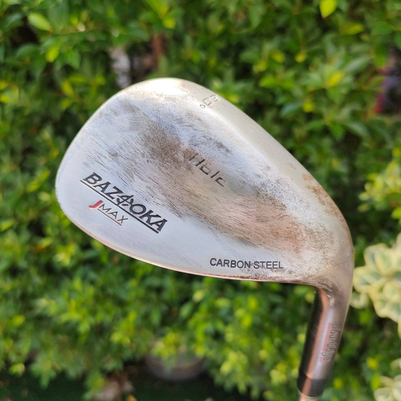 WEDGE BAZOOKA JMAX CARBON STEEL องศา 60 ก้าน BAZOOKA J FLEX WEDGE ร่องหน้าไม้คมมาก!! วัสดุ CARBON STEEL สุดพรีเมี่ยม ทั้งนุ่ม และสปินจัด เข้าปะทะบอลแน่นๆ!! ไม้กอล์ฟมือสอง ของแท้ BY NakaraLuxurious