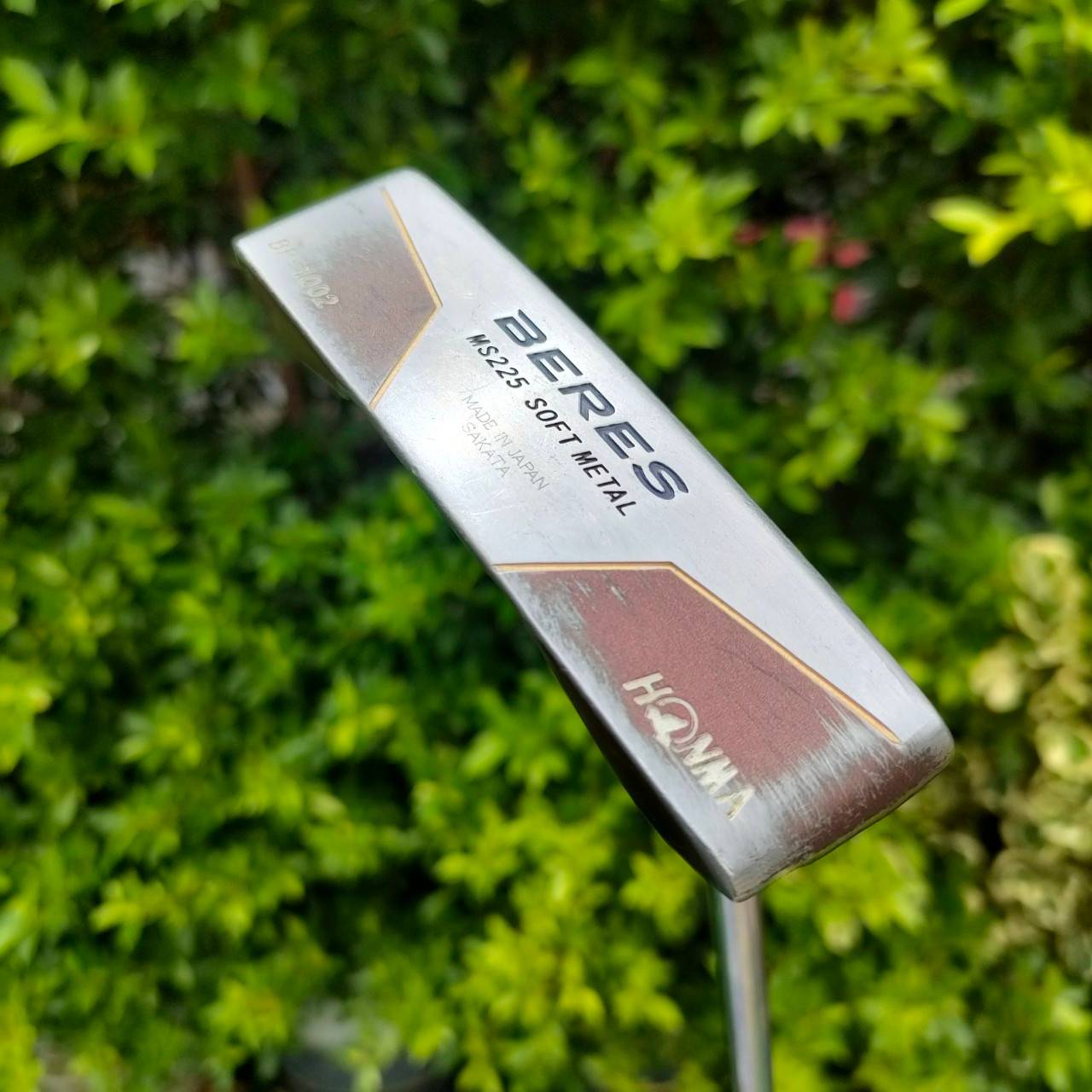 PUTTER HONMA BERES BP 1002 MS225 SOFT METAL วัสดุพรีเมี่ยมมากๆ ความยาว 34 นิ้ว MADE IN JAPAN SAKATA พัตเตอร์พรีเมี่ยม หน้าอินเสิร์ทสุดนุ่มนวล และเกาะไลร์ดีมาก น้ำหนักดีมาก ไม้กอล์ฟมือสอง ของแท้ BY NakaraLuxurious