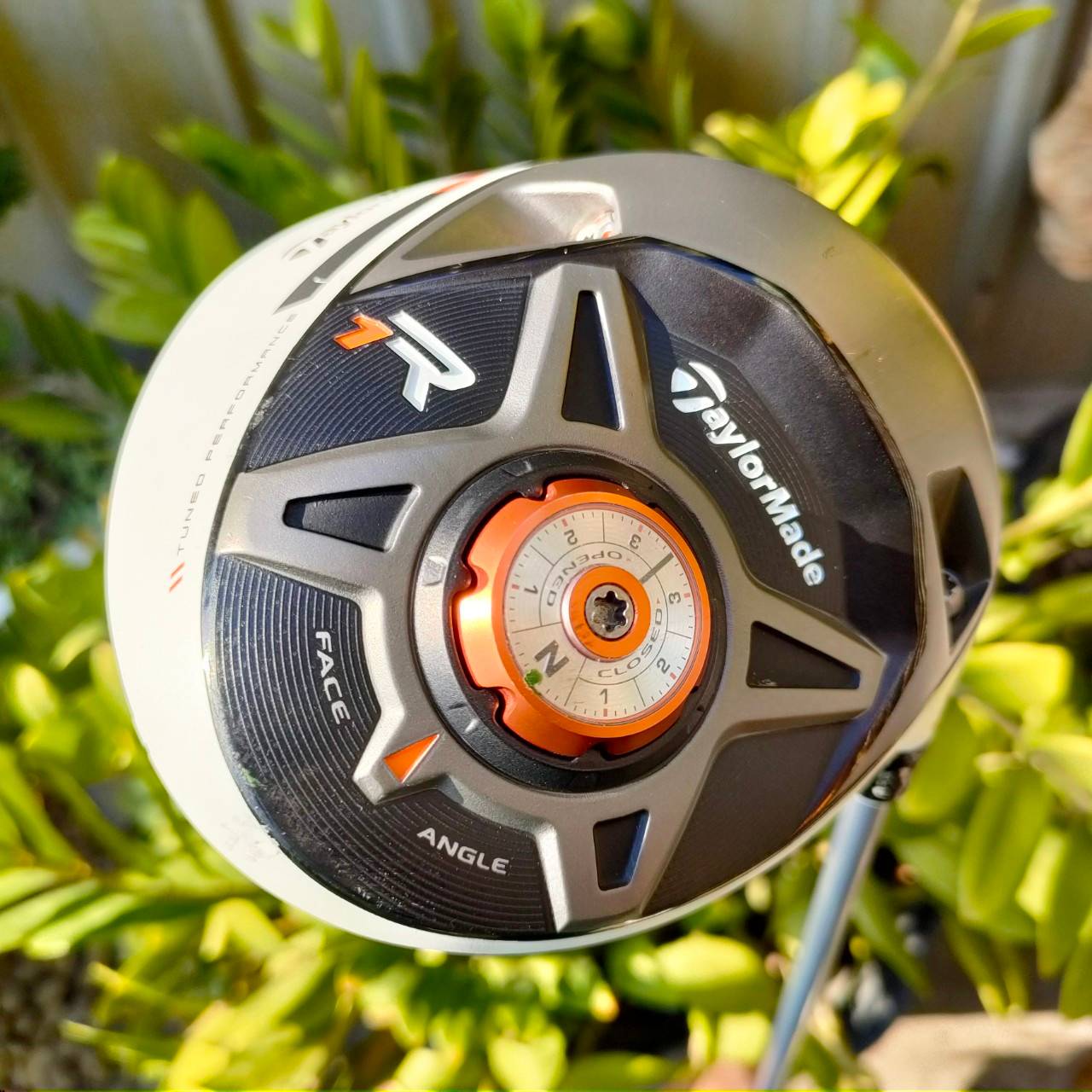 DRIVER TAYLORMADE R1 ก้านโมแพงมาก!!! ก้าน FUJIKURA VISTA PRO 55 FLEX S สภาพสวยมาก ตีง่ายและดุดัน เข้าปะทะบอลมันส์ๆ และชดเชยสูงมาก ไม้กอล์ฟพรีเมี่ยมมือสอง ของแท้ By NakaraLuxurious