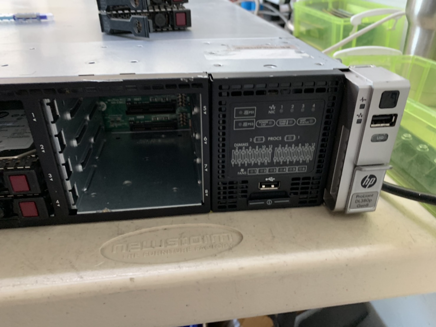 เซิร์ฟเวอร์ HP ProLiant DL380 Gen8 Server (E5-2609 x2 Ram 16 GB SAS 300 GB x2)