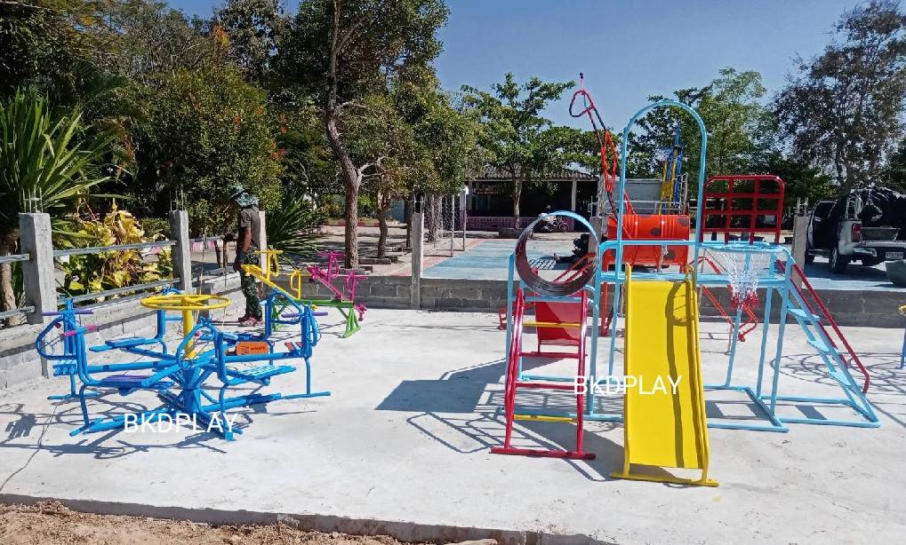 เครื่องเล่นสนามชุดรวมD ประกอบด้วยสไลเดอร์ปีนป่ายแป้นบาสและถังลอด, เครื่องเล่นสนามกลางแจ้ง , เครื่องเล่นสนามเหล็ก, ของเล่น, OutdoorPlayground,สนามเด็กเล่น,เครื่องเล่นงบสพฐ.ประชารัฐ ราคาโรงงาน
