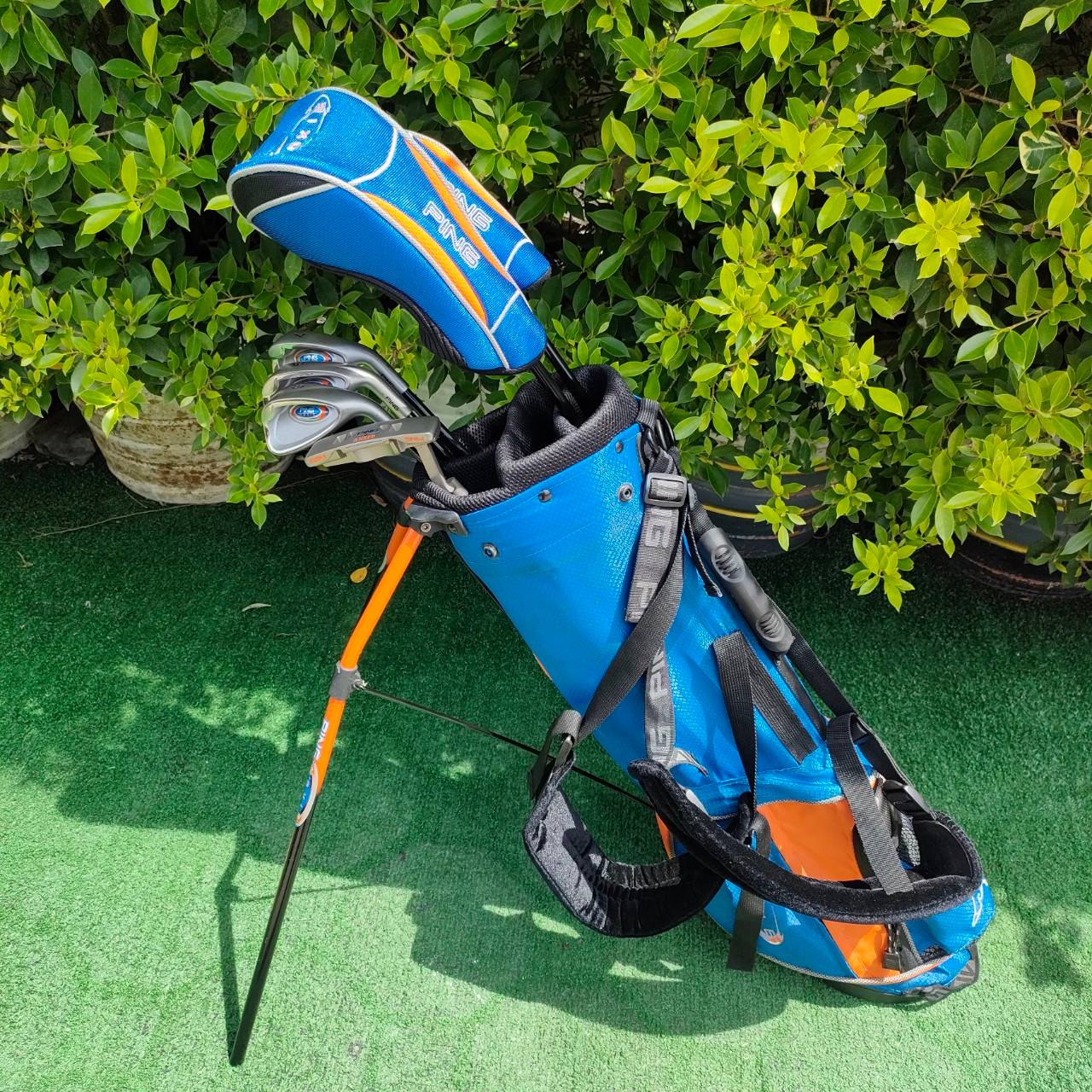 ** ไม้กอล์ฟสำหรับเด็ก ** FULLSET PING MOXIE มือสอง Driver สุดพรีเมี่ยม ตีดีมาก ตีไกล Fairwaywoods และ HYBRID เหล็ก 7 9 S ครบถ้วนของเด็ก *** เหล็ก 7 ยาว 34 นิ้ว *** PUTTER PING ANSER มาพร้อมถุงกอล์ฟขาตั้ง PING ของแท้ ไม้กอล์ฟมือสอง ของแท้ BY NakaraLuxuriou