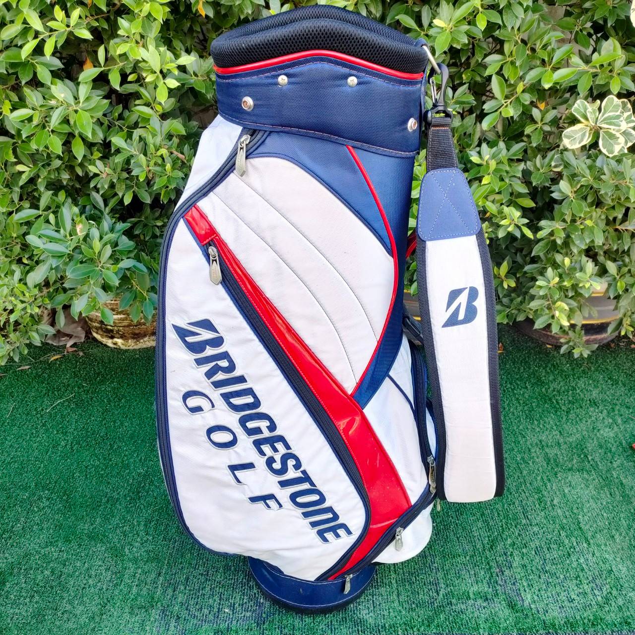 ถุงกอล์ฟ BRIDGESTONE GOLF ของแท้ มือสอง **เเป๊ก COVER หลุด 1 จุด** สภาพสมบูรณ์พร้อมใช้งาน ลายสวย ขนาดกำลังดี มีน้ำหนักเบา!! ไม้กอล์ฟมือสอง ของแท้ BY NakaraLuxurious