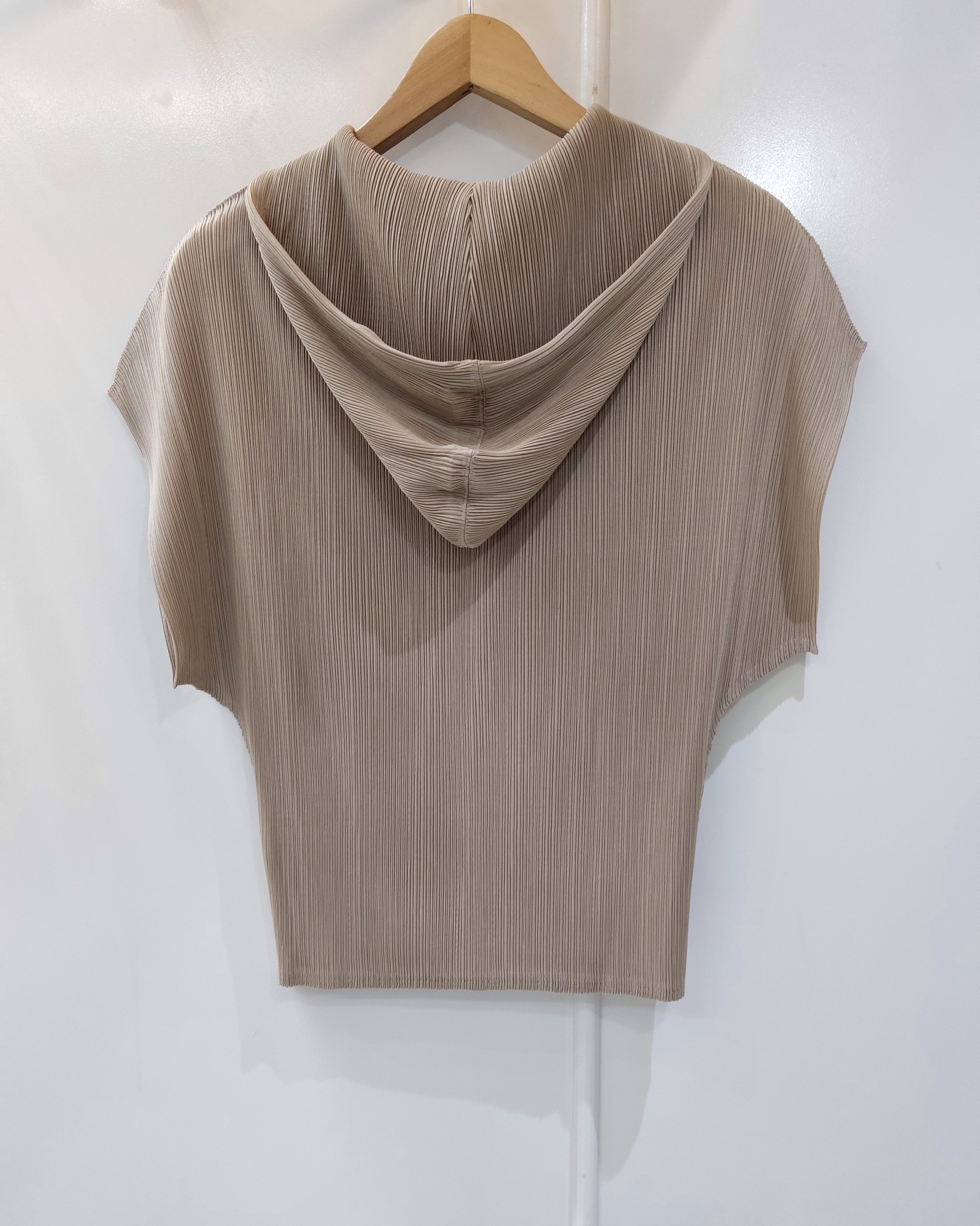 2MUAY รุ่น GJO10546 เสื้ออัดพลีท SHORT SLEEVE PLEATED HOODED PLEATED TOP 10 สี FREE SIZE