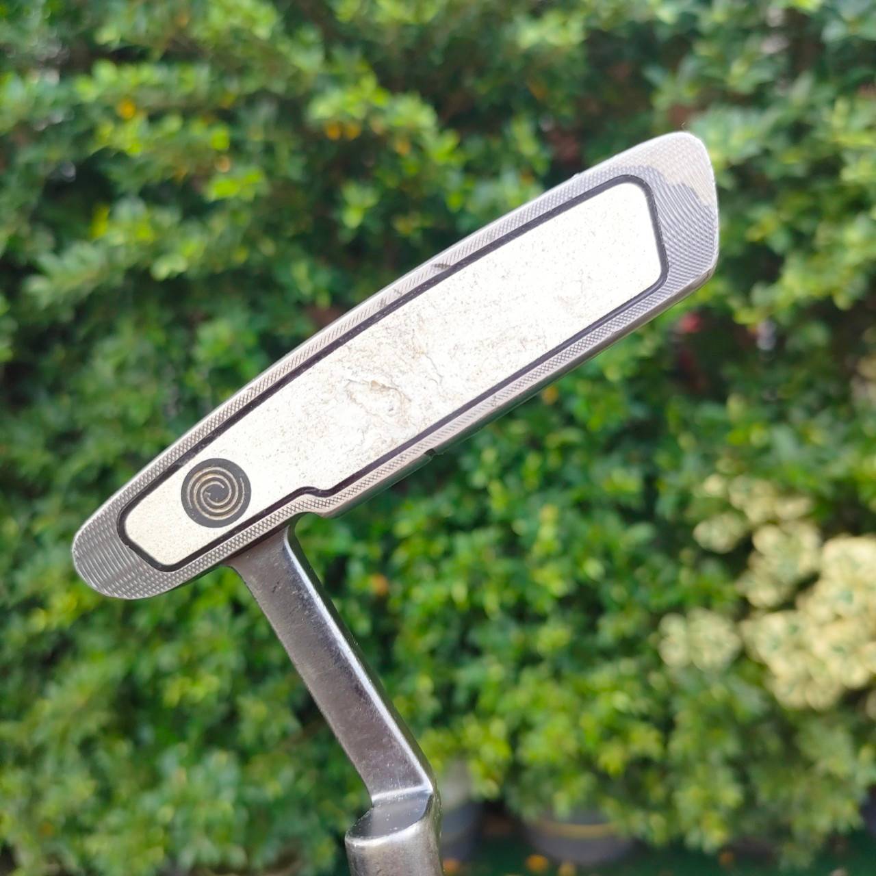 PUTTER ODYSSEY WHITE ICE 355 G ความยาว 34 นิ้ว หน้านุ่มๆและเกาะไลน์มาก ถ่วงบล๊านซ์น้ำหนัก บนล่าง ไว้อย่างดีมาก!! ไม้กอล์ฟมือสอง ของแท้ BY NakaraLuxurious