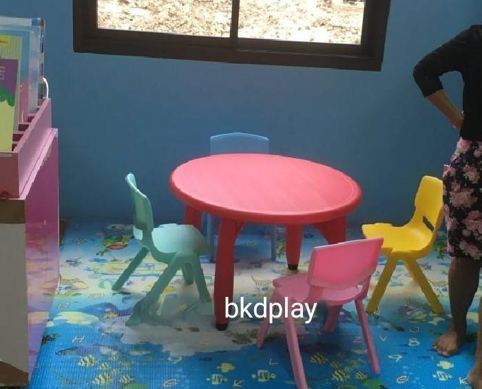 ชุดโต๊ะกลมขาพลาสติก พร้อมเก้าอี้ 4 ตัว โต๊ะนักเรียน,โต๊ะเขียนหนังสือเด็ก,โต๊ะกิจกรรม โต๊ะวงกลม, โต๊ะพลาสติก พร้อมส่ง สำหรับเด็ก อนุบาล โรงเรียน เนอสเซอรี่ ศูนย์พัฒนาเด็กเล็ก
