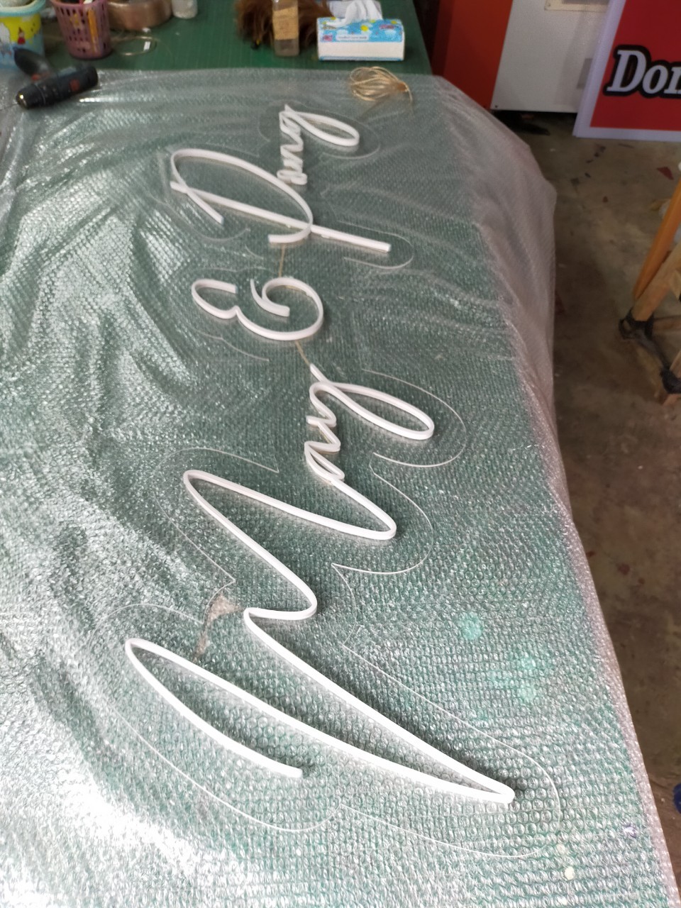 ไฟนีออน เฟค