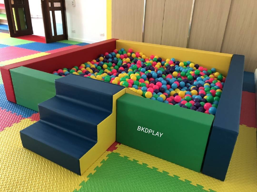 บ่อบอล พร้อมสไลด์ มีบันได อ่างบอลสี่เหลี่ยมนุ่มนิ่ม ,กันกระแทก เบาะนุ่ม หนัง pvc คอกกั้นเด็ก รับทำบ้านบอลในห้าง