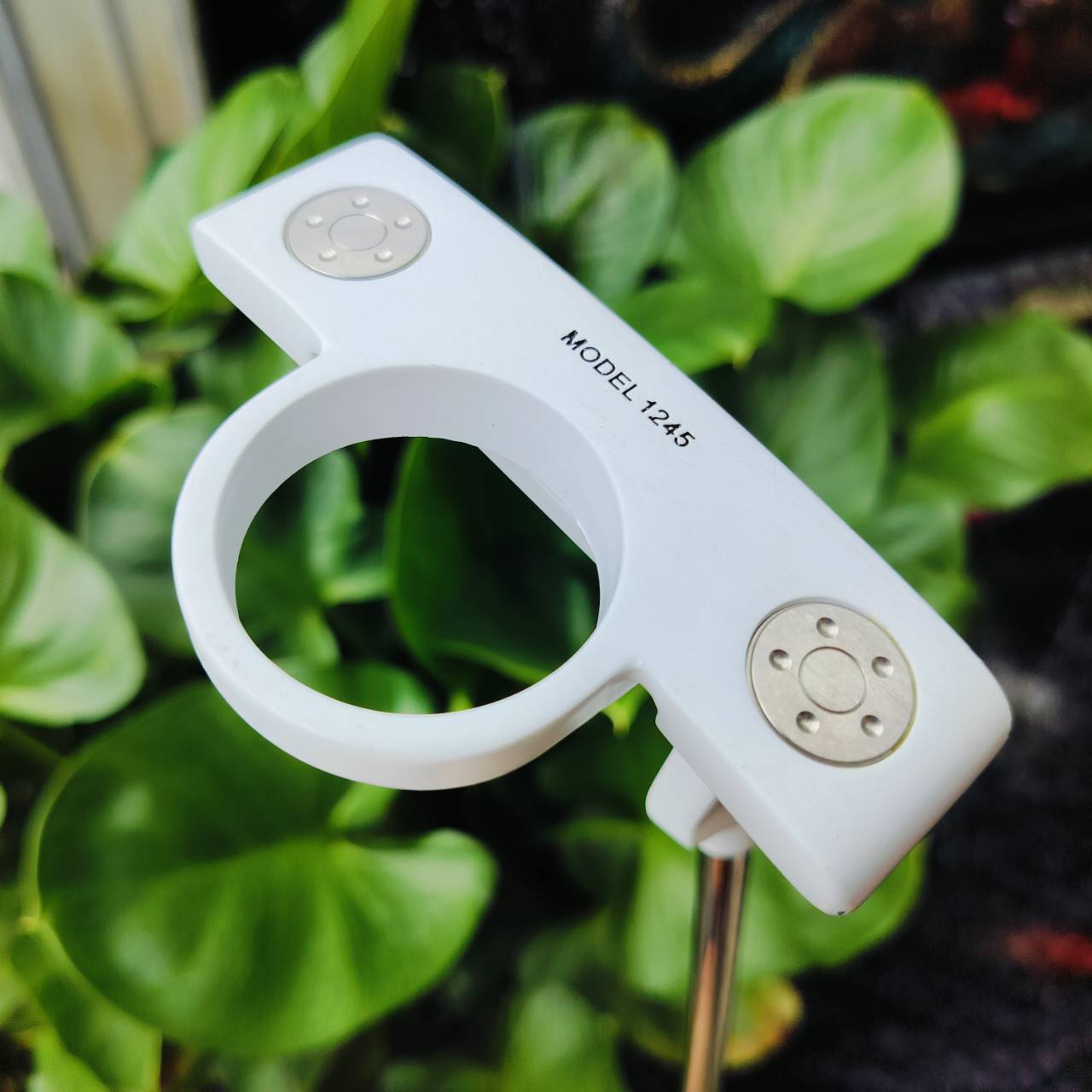 PUTTER MODEL1245 ความยาวก้าน 33 นิ้ว พัตต์ดีมากๆ นิ่งมากๆ ด้วยการวางหมุดน้ำหนัก ไว้ทั้งด้านบน และล่าง เหมือนกับ CAMERON หน้าสัมผัสยังช่วยเกาะไลน์มาก ไม้กอล์ฟพรีเมี่ยมมือสอง ของแท้ By NakaraLuxurious