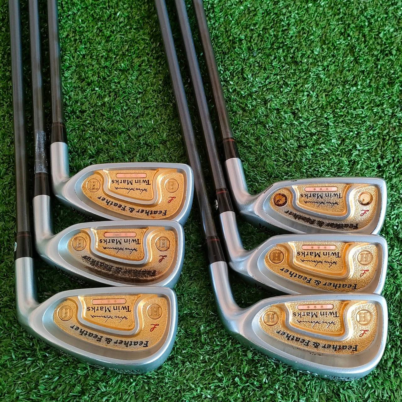 ** ไม้กอล์ฟสำหรับผู้หญิง ** ชุดเหล็ก HONMA GOLF Twin Marks Feather&Feather เหล็ก 6-11 ก้าน DORIC TITANIUM FLEX L *** ก้านระดับ สามดาว *** ไม้กอล์ฟมือสอง ของแท้ BY NakaraLuxurious