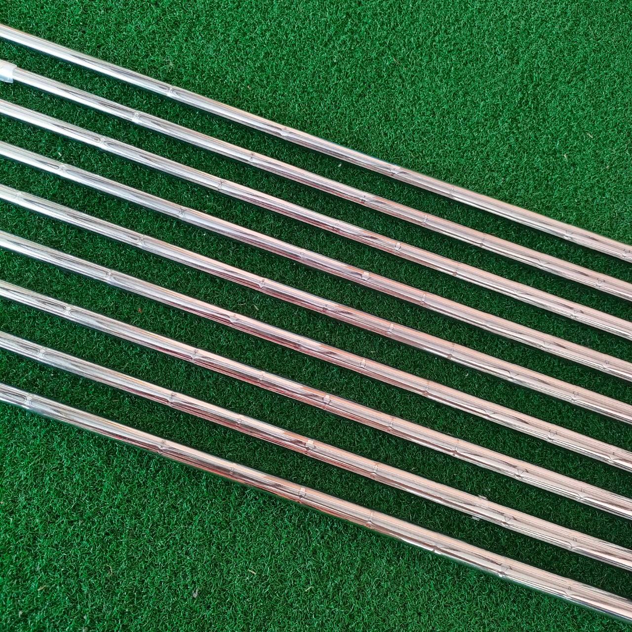 ชุดเหล็ก TAYLORMADE BURNER 2.0 มีเหล็ก 4-9 PW AW SW ก้าน N.S.PRO FLEX R ก้านสุดพรีเมี่ยม เบาสบาย ตีแม่น ใบใหญ่เน้นตีง่าย เพิ่มระยะกว่าทุกซีรี่ สภาพสวยมาก เดิมๆทั้งชุดครับ