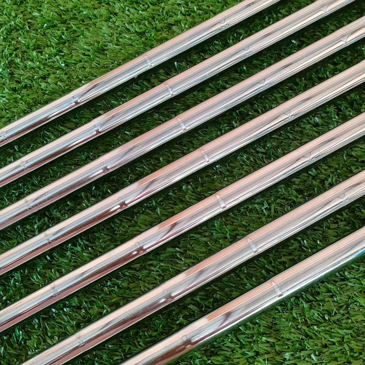 ชุดเหล็ก Taylormade Tour Preferred CB Forged มีเหล็ก 4-9 เเละ PW ชุดนี้เป็นเหล็ก FORGED แท้ๆ และมี CAVITY BACK ทำให้ตีง่ายมาก วัสดุพรีเมี่ยม ก้านเหล็ก Dynamic Gold S200 กริพ GOLF PRIDE เปลี่ยนใหม่ทั้งชุด!!! ไม้กอล์ฟมือสอง ของแท้ BY NakaraLuxurious