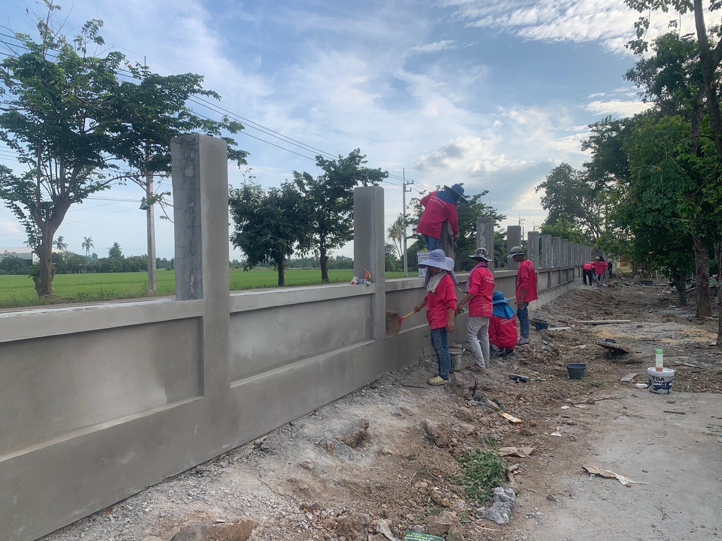 สร้างกำแพงวัดดงกะเชา จ.สุพรรณบุรี